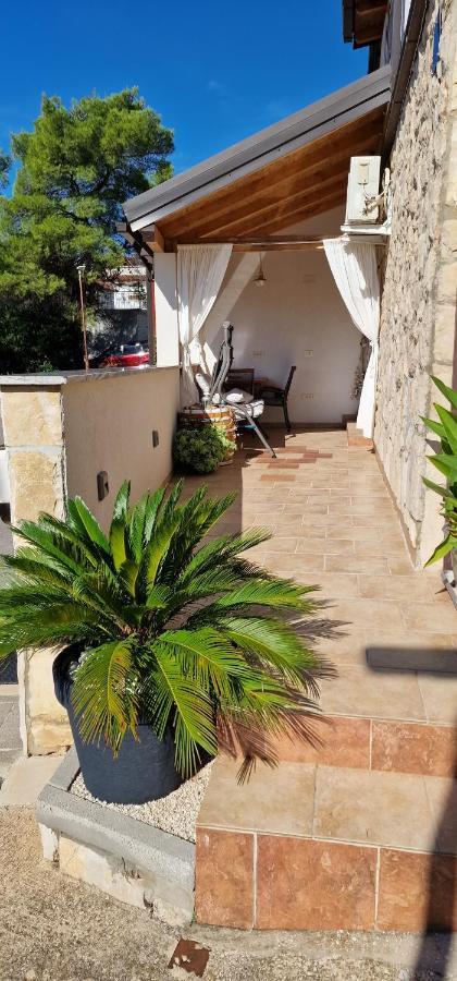 Apartmani Dutkovic Vrboska Exterior foto