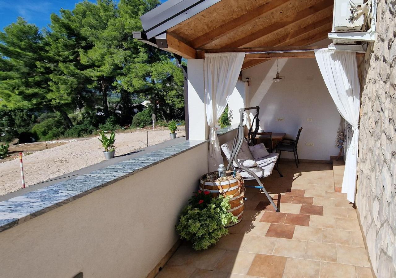 Apartmani Dutkovic Vrboska Exterior foto