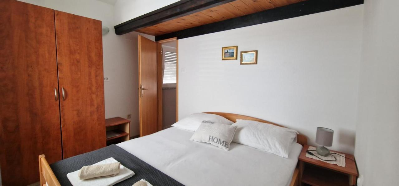 Apartmani Dutkovic Vrboska Exterior foto